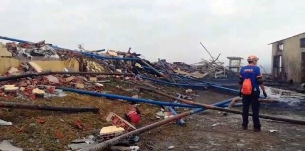 Foto - Korkunç manzara yeni günün ilk ışıklarıyla ortaya çıktı! Patlamanın yaşandığı havai fişek fabrikası savaş alanına döndü
