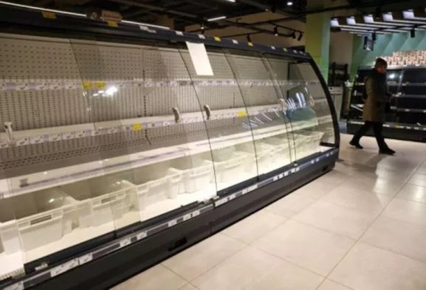 Foto - Korkutan görüntü! Rusya Ukrayna savaşı dünyada market raflarını boşaltıyor