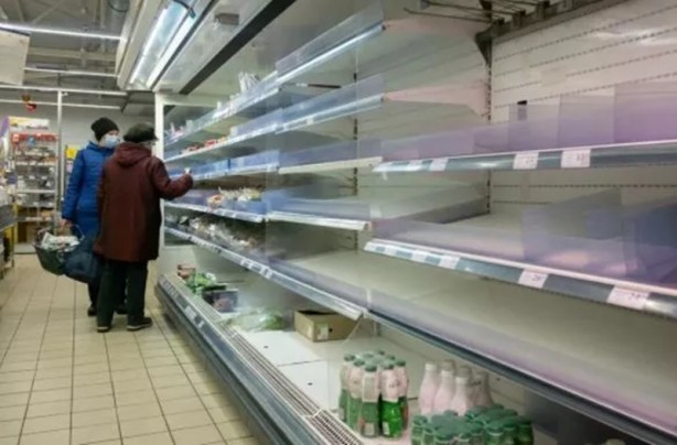 Foto - Korkutan görüntü! Rusya Ukrayna savaşı dünyada market raflarını boşaltıyor