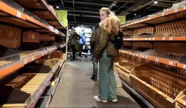 Foto - Korkutan görüntü! Rusya Ukrayna savaşı dünyada market raflarını boşaltıyor