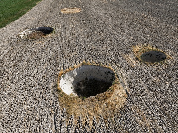 Foto - Korkutan görüntü! Tek karede tam 24 adet obruk