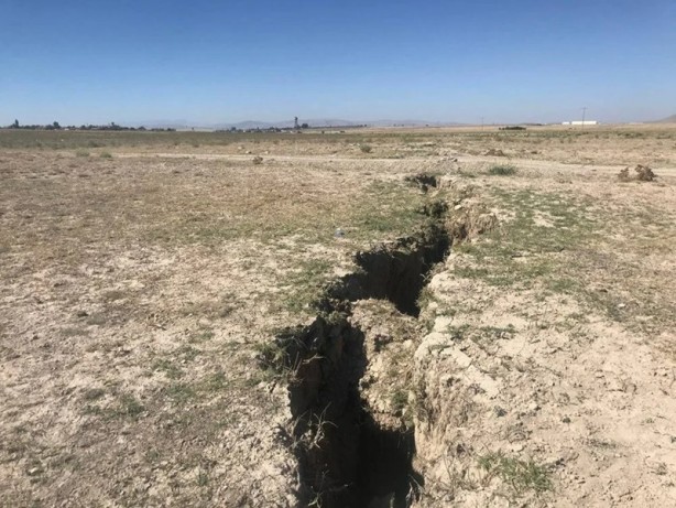 Foto - Korkutan görüntü! Yarıklar yerleşim yerlerine ulaştı