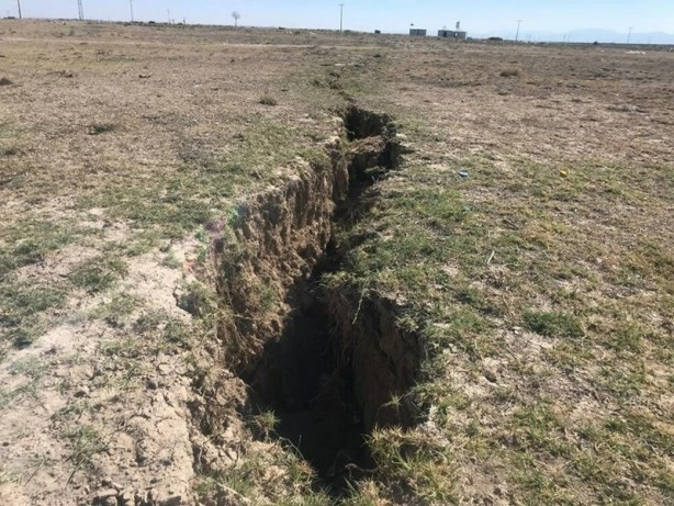Foto - Korkutan görüntü! Yarıklar yerleşim yerlerine ulaştı