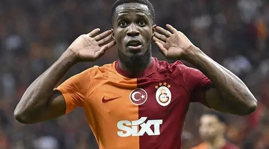 Foto - Korkutan haberi Türkiye'ye verdi: Zaha Galatasaray'dan ayrıldığına bin pişman oldu! Daha beter ol!