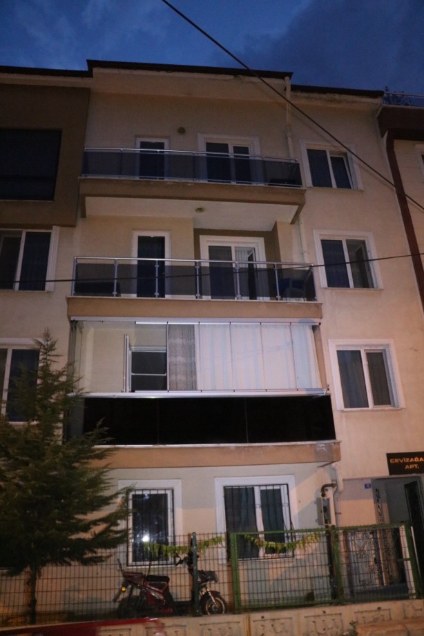 Foto - Korkutan patlama! Mahalleli deprem sanıp sokağa döküldü