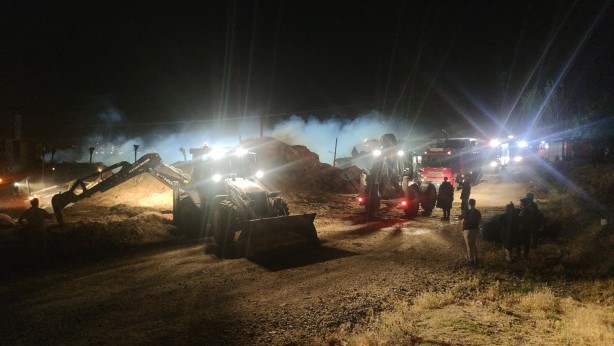 Foto - Korkutan yangın söndürüldü