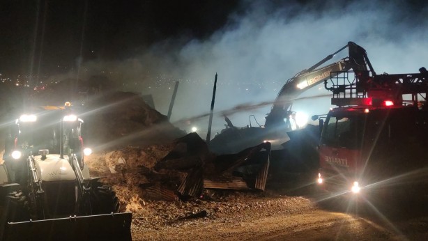 Foto - Korkutan yangın söndürüldü