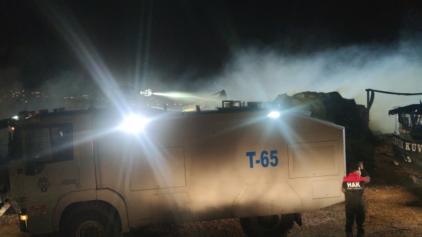 Foto - Korkutan yangın söndürüldü