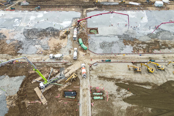 Korona paniği hortladı! Hastane inşa etmeye başladılar