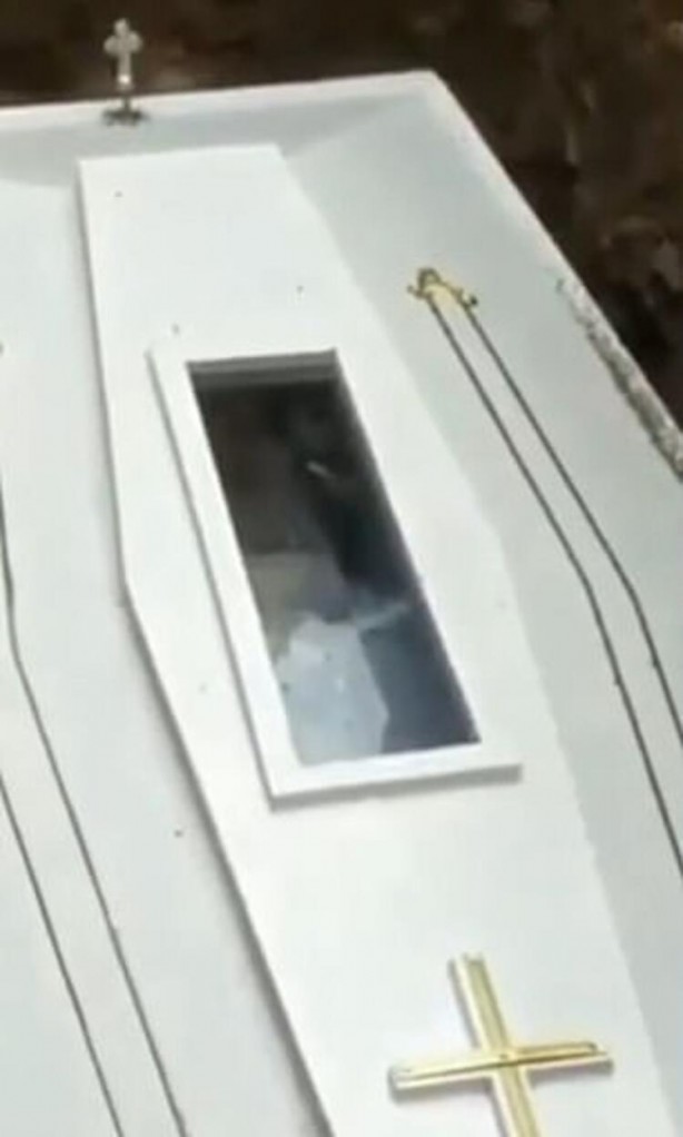 Foto - Koronavirüs cenazesinde şoke eden görüntü! Kimse gözlerine inanamadı