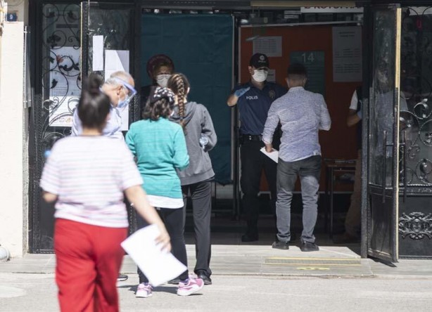 Foto - Koronavirüs gölgesinde YKS! İşte Türkiye'den sınav manzaraları