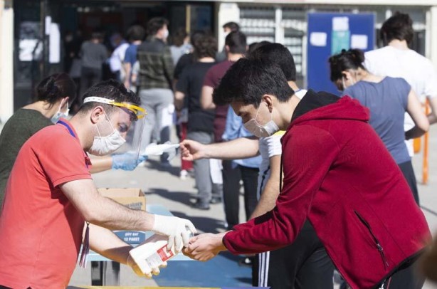 Koronavirüs gölgesinde YKS! İşte Türkiye'den sınav manzaraları