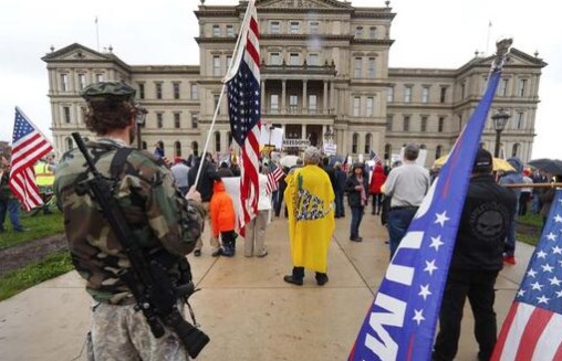 Foto - Koronavirüs ülkeyi karıştırdı! Silahlı grup kongre binasına girdi
