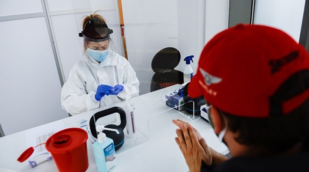 Koronavirüse dair dikkat çeken araştırma sonuçları! Vakalar bunu yaşamadan önce ortaya çıkıyor