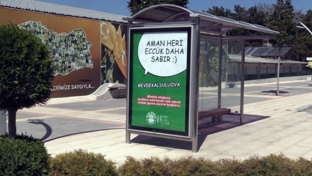 Foto - Koronavirüsle ilgili afişleri gören dönüp bir daha baktı!