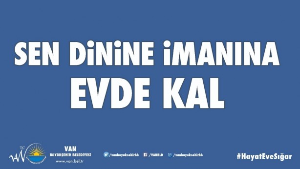 Foto - Billboardlara asılan yazılarla ilgili konuşan reklam ajansı çalışanı Turan Şan, Van yöresine ait şiveli afişleri kentin birçok noktasına astıklarını belirtti.