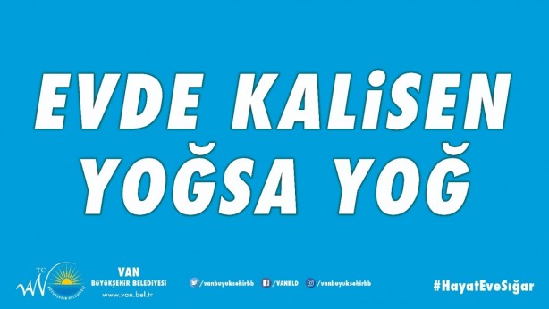 Foto - Afişleri astıktan hemen sonra birçok kişinin özçekim yaparak gülümsediğini ifade eden Şan, bazı vatandaşın da duygulandığını kaydetti.