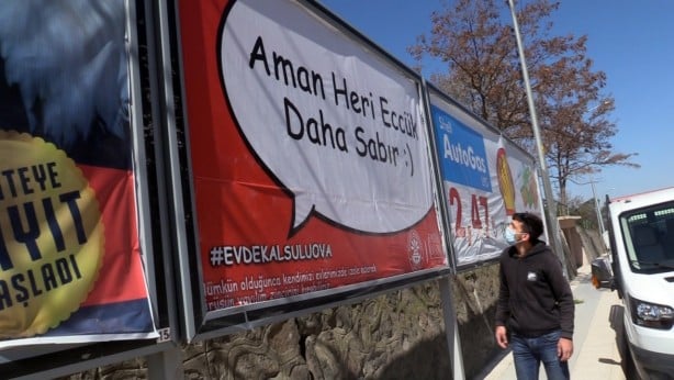 Foto - Koronavirüsle ilgili afişleri gören dönüp bir daha baktı!