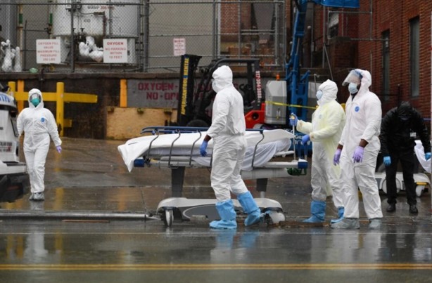 Koronavirüste salgının merkez üssü artık ABD! Ölü sayısı İtalya'yı da geçti