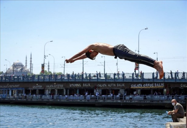Foto - Koronavirüsten sonraki felaket olarak adlandırılıyordu! Bu kez o ülkede saldırıya geçtiler