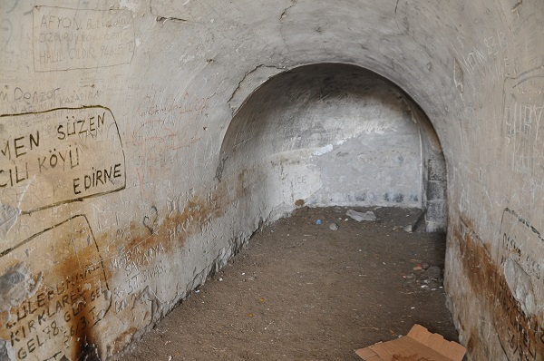 Foto - Koruma altına alınması isteniyor! Tarihi yapı kaderine terk edildi