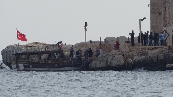 Foto - Korykos Antik Kenti'nin en önemli parçası! Kış günü Kızkalesi'nde deniz keyfi
