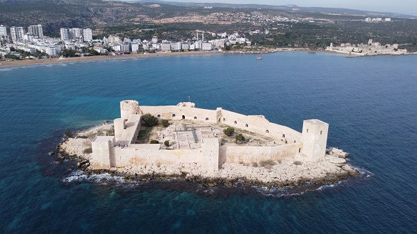 Korykos Antik Kenti'nin en önemli parçası! Kış günü Kızkalesi'nde deniz keyfi