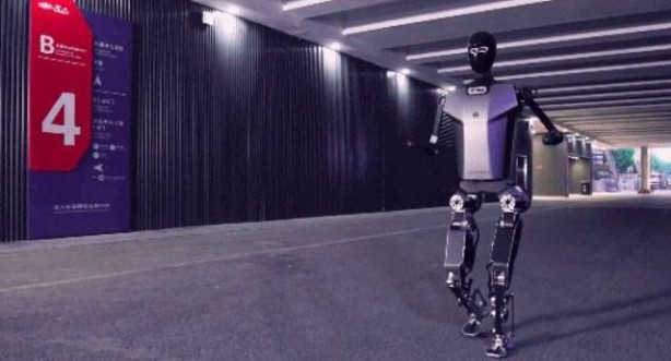 Foto - Koşabilen insansı robot ürettiler! İşte saatte yaptığı hız