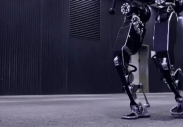 Foto - Koşabilen insansı robot ürettiler! İşte saatte yaptığı hız