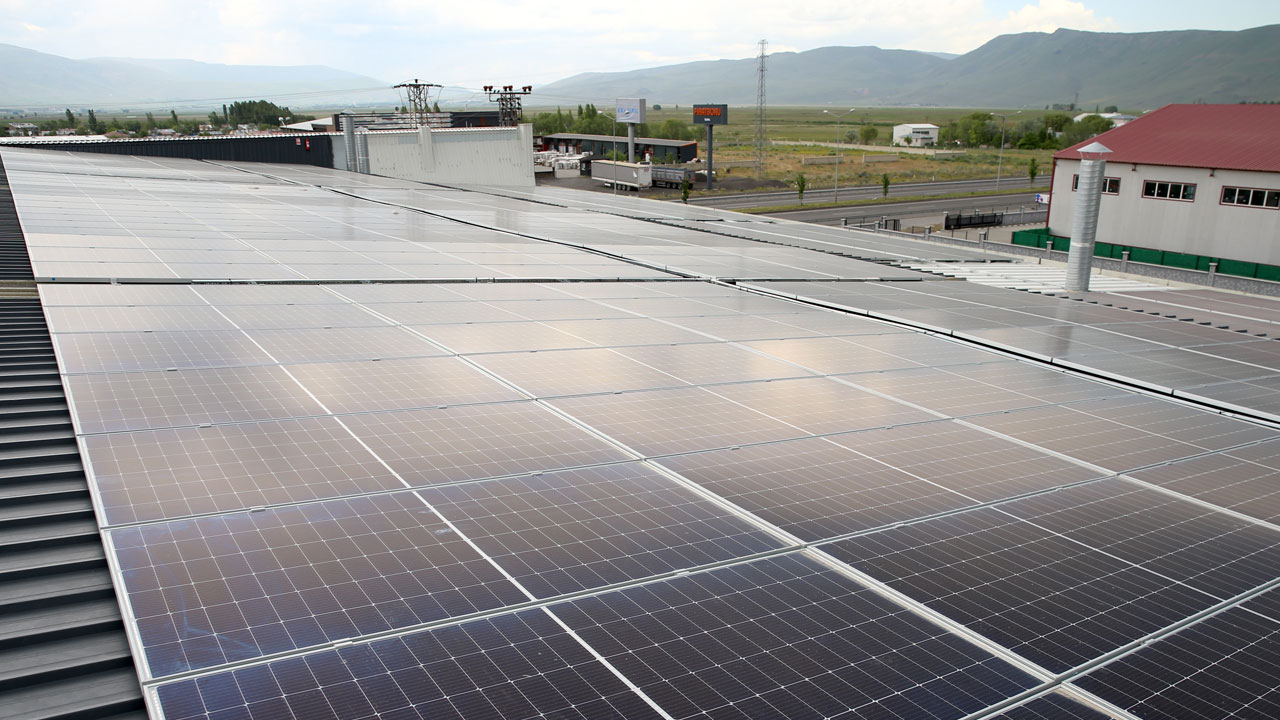 Foto - KOSGEB'ten destek aldı! Bu fabrikanın enerji maliyeti yok