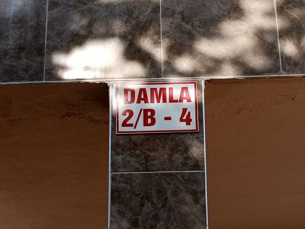 Foto - Koskoca ev ellerinde kaldı! Böyle hata ancak fıkralarda olur