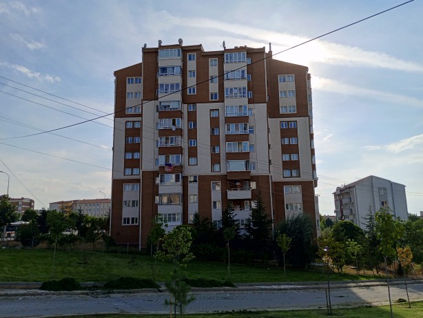 Foto - Koskoca ev ellerinde kaldı! Böyle hata ancak fıkralarda olur