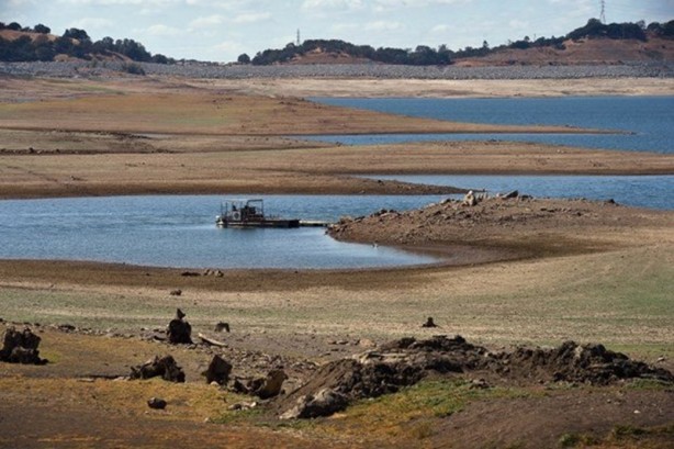 Koskoca göl bir gecede kurudu