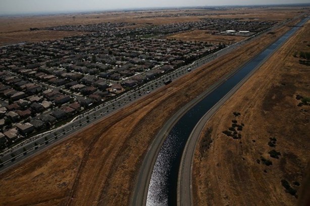 Foto - Koskoca göl bir gecede kurudu