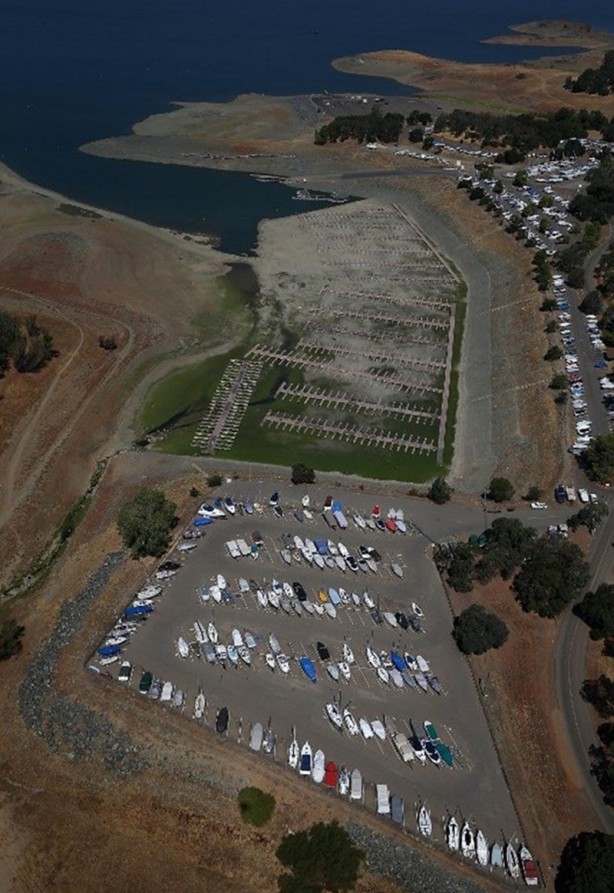 Foto - Koskoca göl bir gecede kurudu