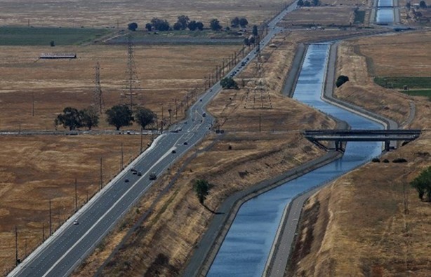 Foto - Koskoca göl bir gecede kurudu