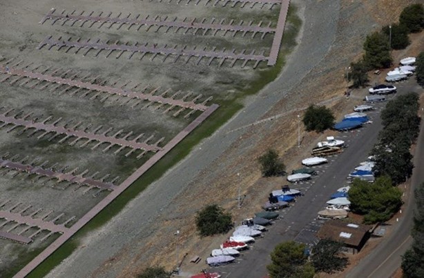 Foto - Koskoca göl bir gecede kurudu