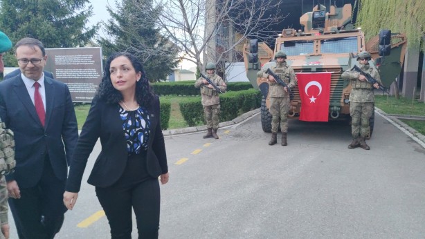 Foto - Kosova Cumhurbaşkanı Mehmetçikle iftar yaptı