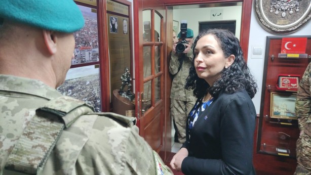 Foto - Kosova Cumhurbaşkanı Mehmetçikle iftar yaptı