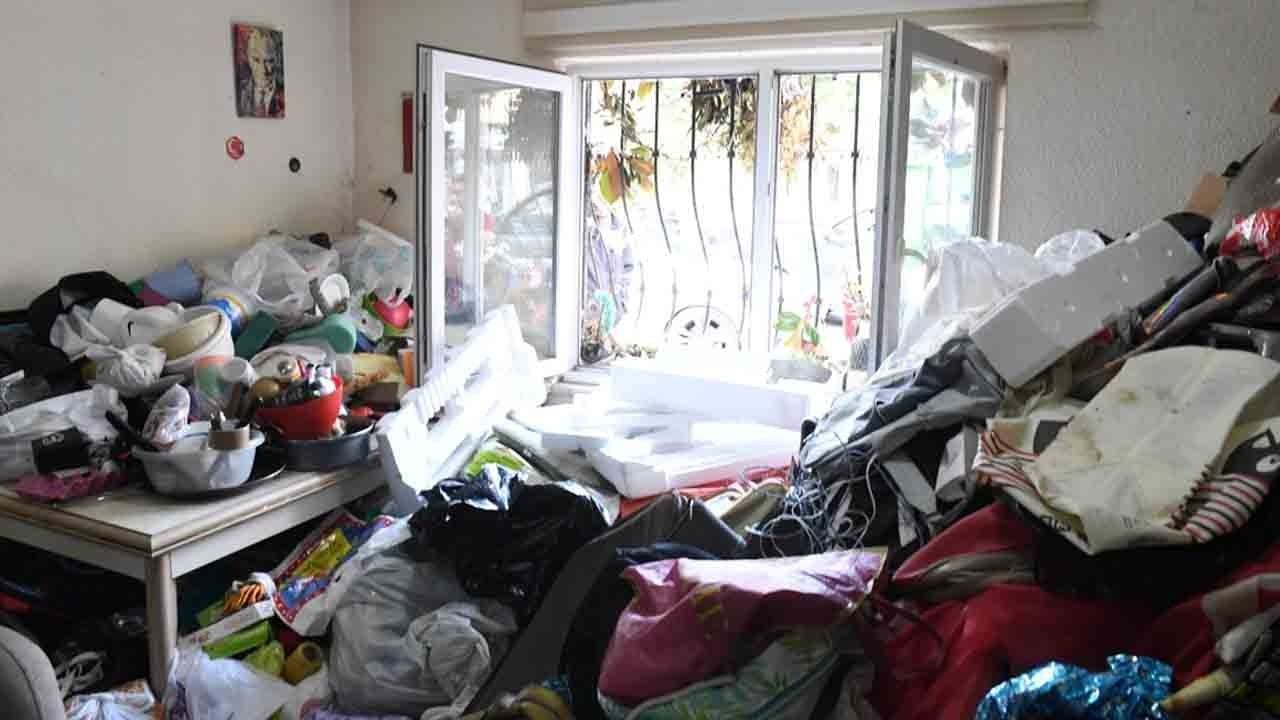 Foto - Kötü koku ihbarı yapıldı: Bir evden 20 kamyon çöp çıktı 