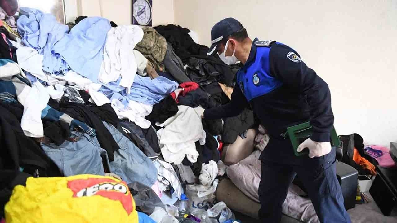 Foto - Kötü koku ihbarı yapıldı: Bir evden 20 kamyon çöp çıktı 