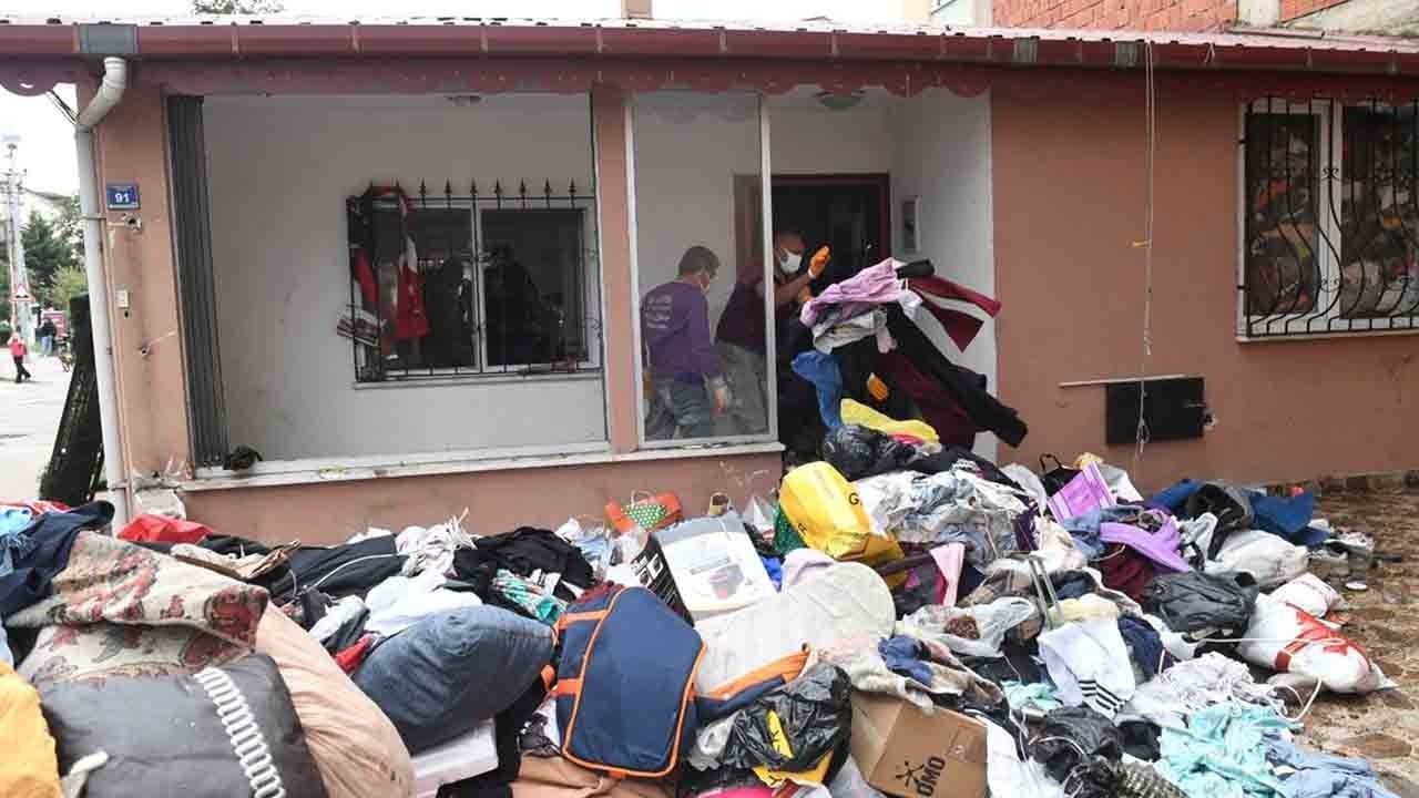 Foto - Kötü koku ihbarı yapıldı: Bir evden 20 kamyon çöp çıktı 