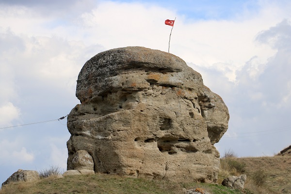 Foto - Köy halkı canından bezdi! Kimi kale diyor kimi meteor