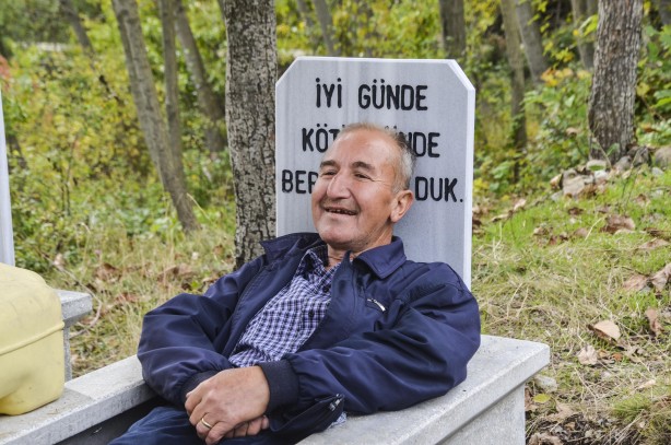 Köy halkı şaşkın! Ölmeden mezara girdi