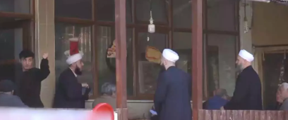 Köy kahvesine giden Tebliğcilere büyük terbiyesizlik!