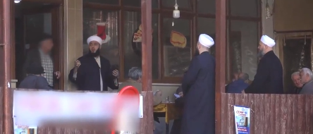 Foto - Köy kahvesine giden Tebliğcilere büyük terbiyesizlik!