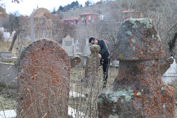 Foto - Köy köy gezip mezar taşlarını inceliyorlar