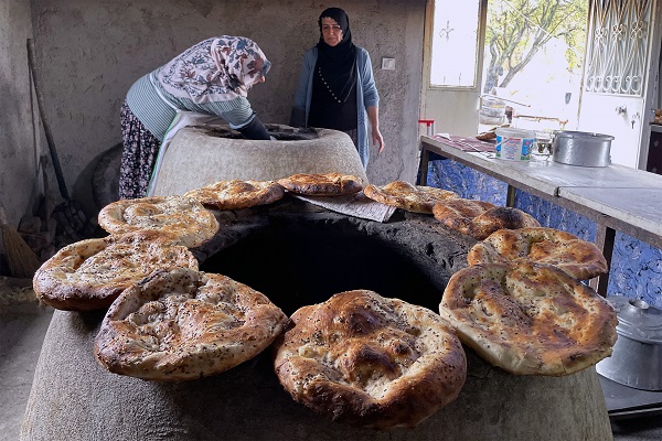 Foto - Köyde kurduğu tandırla 7 kadına istihdam sağladı