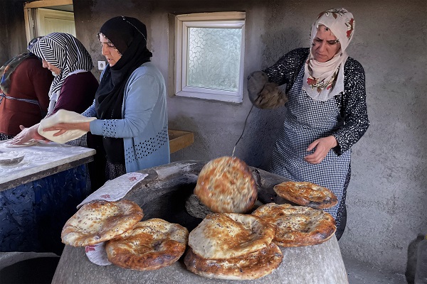 Foto - Köyde kurduğu tandırla 7 kadına istihdam sağladı