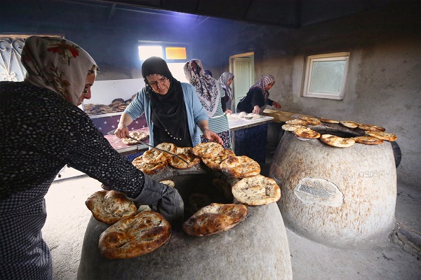 Foto - Köyde kurduğu tandırla 7 kadına istihdam sağladı